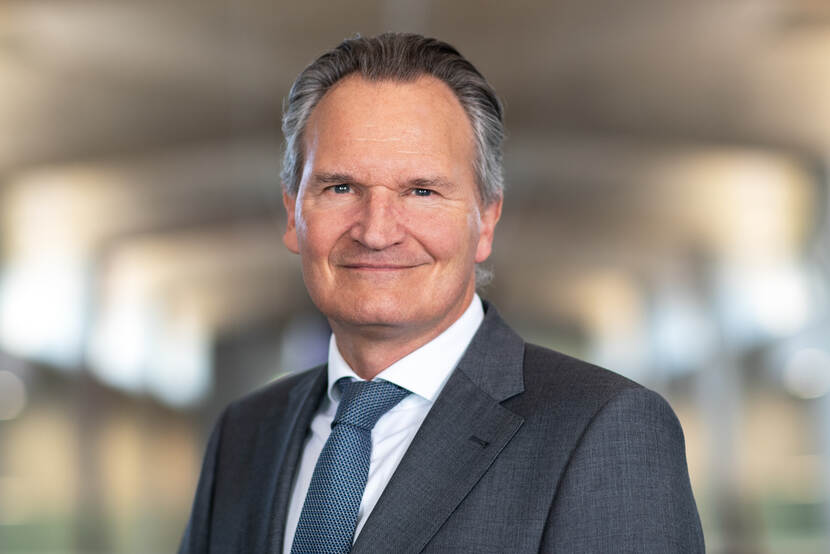 Drs. R.J.H.M. (Robert-Jan) Smits